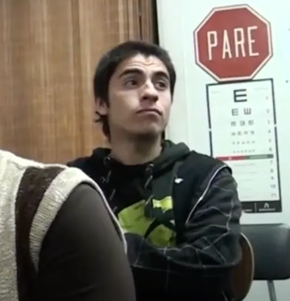 Diego Leiva en la escuela de conductores de su familia